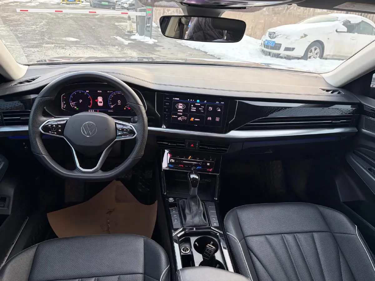 2024 Volkswagen Passat 2.0T 220HP L4 7DCT,autocango,china used car exporter,china ev exporter,chinese used car exporter,chinese used ev exporter