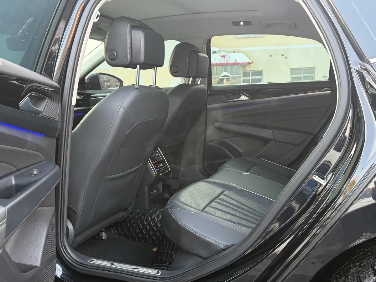 2024 Volkswagen Passat 2.0T 220HP L4 7DCT,autocango,china used car exporter,china ev exporter,chinese used car exporter,chinese used ev exporter