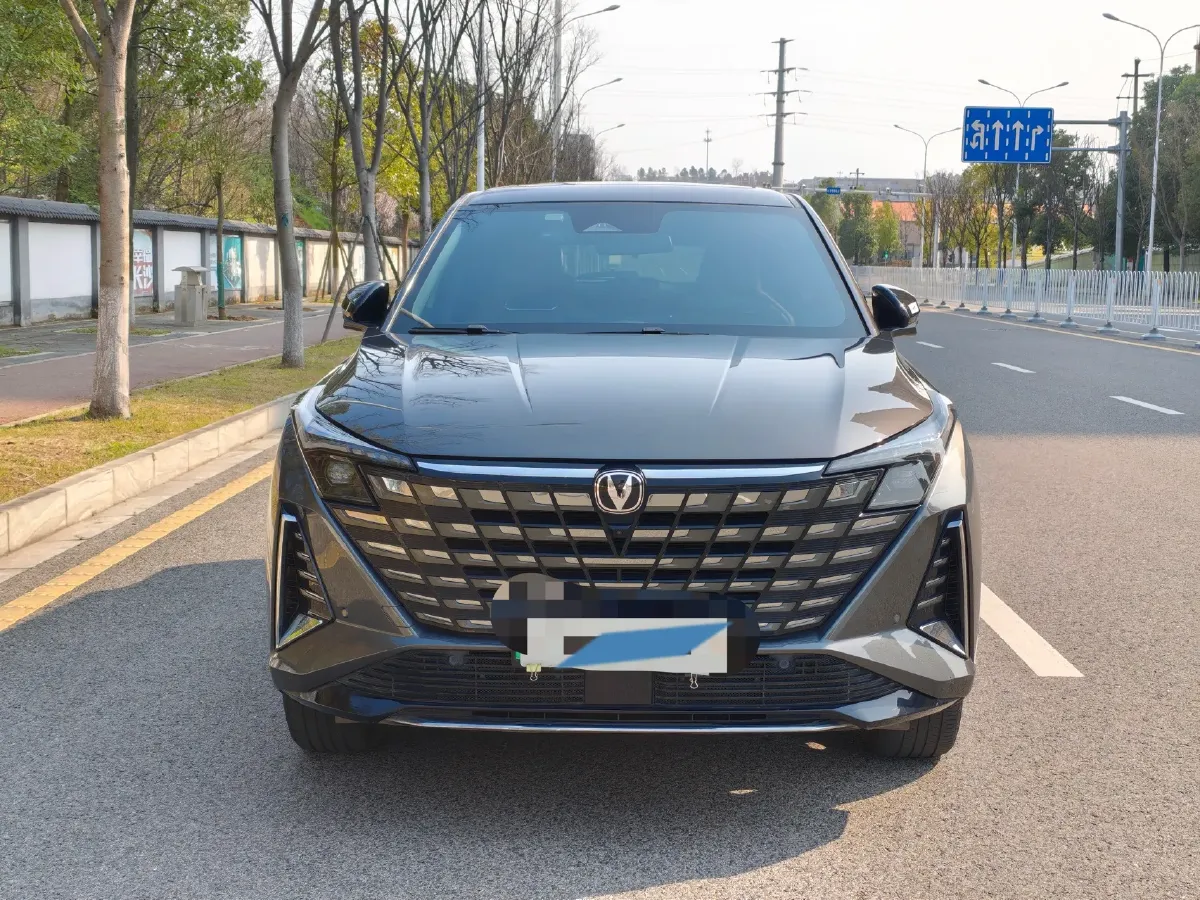 2024 ChangAn UNI-Z 1.5L 98HP L4 E-CVT PHEV 18.4KWH,autocango,china used car exporter,china ev exporter,chinese used car exporter,chinese used ev exporter