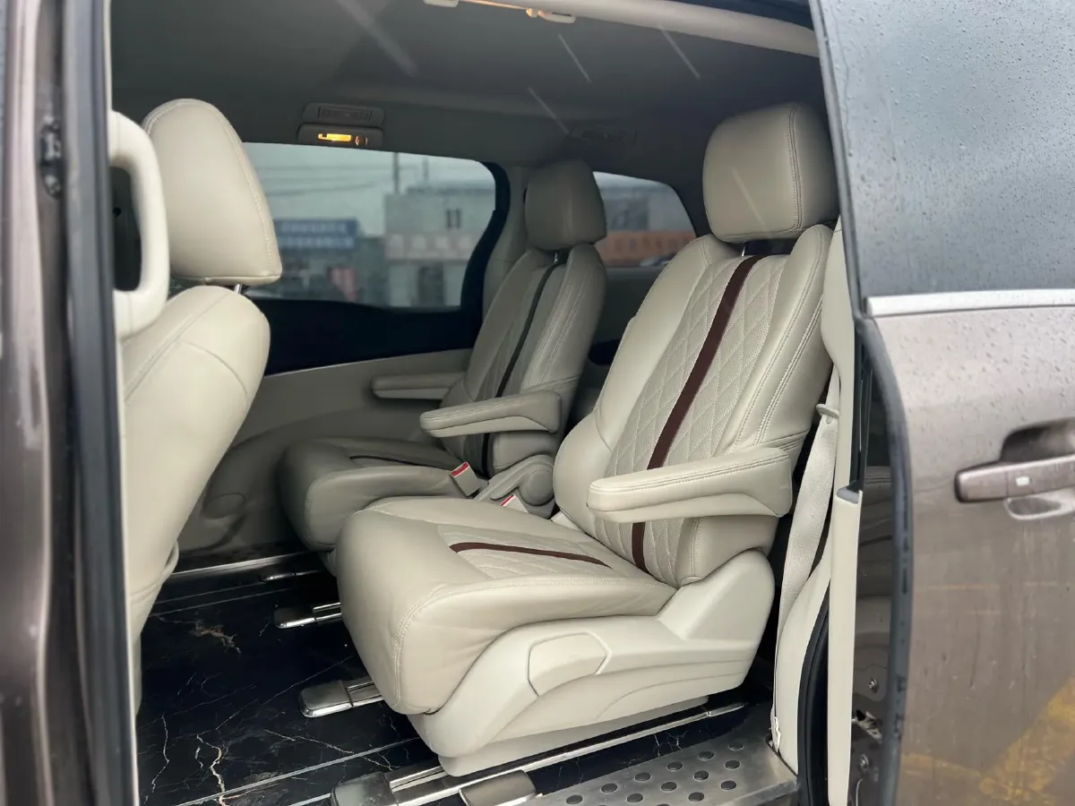 2023 Buick GL8 2.0T 237HP L4 9AT,autocango,china used car exporter,china ev exporter,chinese used car exporter,chinese used ev exporter