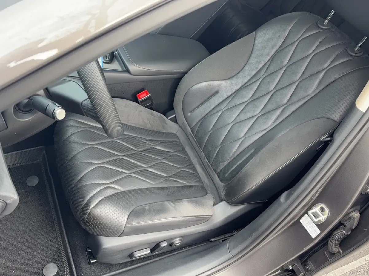 2025 Roewe D7 1.5L 112HP L4 1DHT PHEV 19.7KWH,autocango,china used car exporter,china ev exporter,chinese used car exporter,chinese used ev exporter