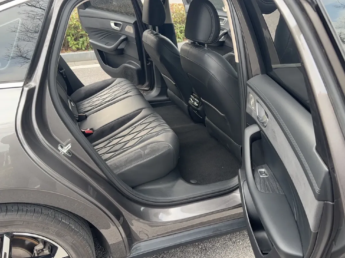 2025 Roewe D7 1.5L 112HP L4 1DHT PHEV 19.7KWH,autocango,china used car exporter,china ev exporter,chinese used car exporter,chinese used ev exporter