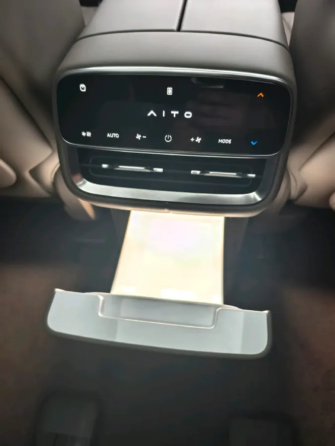 2025 AITO AITO M8 BEV,autocango,china used car exporter,china ev exporter,chinese used car exporter,chinese used ev exporter