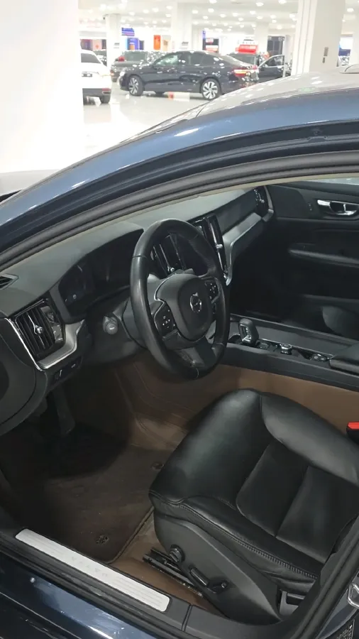 2022 Volvo S60 2.0T 197HP L4 8AT,autocango,china used car exporter,china ev exporter,chinese used car exporter,chinese used ev exporter