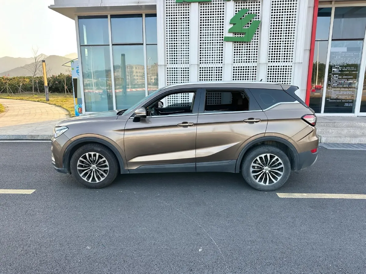 2018 Brilliance Auto V6 1.5T 150HP L4 7DCT,autocango,china used car exporter,china ev exporter,chinese used car exporter,chinese used ev exporter