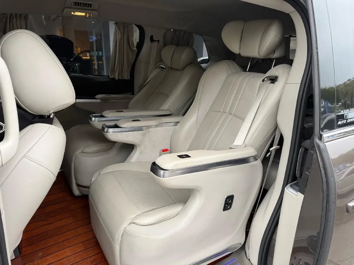 2021 Buick GL8 2.0T 237HP L4 9AT,autocango,china used car exporter,china ev exporter,chinese used car exporter,chinese used ev exporter