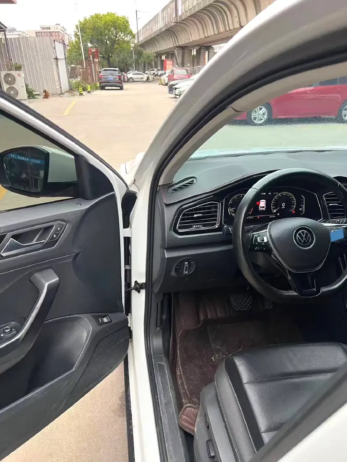 2021 Volkswagen T-Roc 1.4T 150HP L4 7DCT,autocango,china used car exporter,china ev exporter,chinese used car exporter,chinese used ev exporter