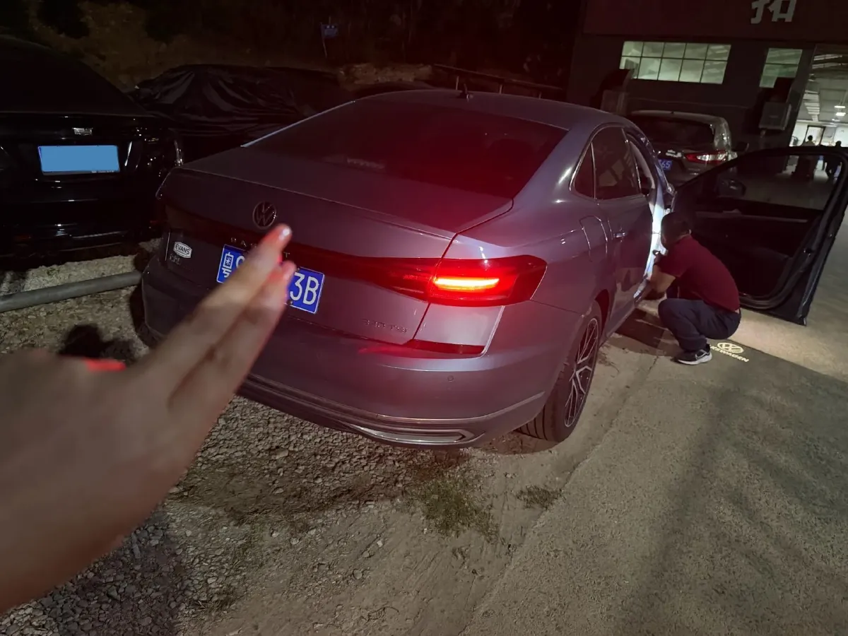 2021 Volkswagen Passat 2.0T 186HP L4 7DCT,autocango,china used car exporter,china ev exporter,chinese used car exporter,chinese used ev exporter