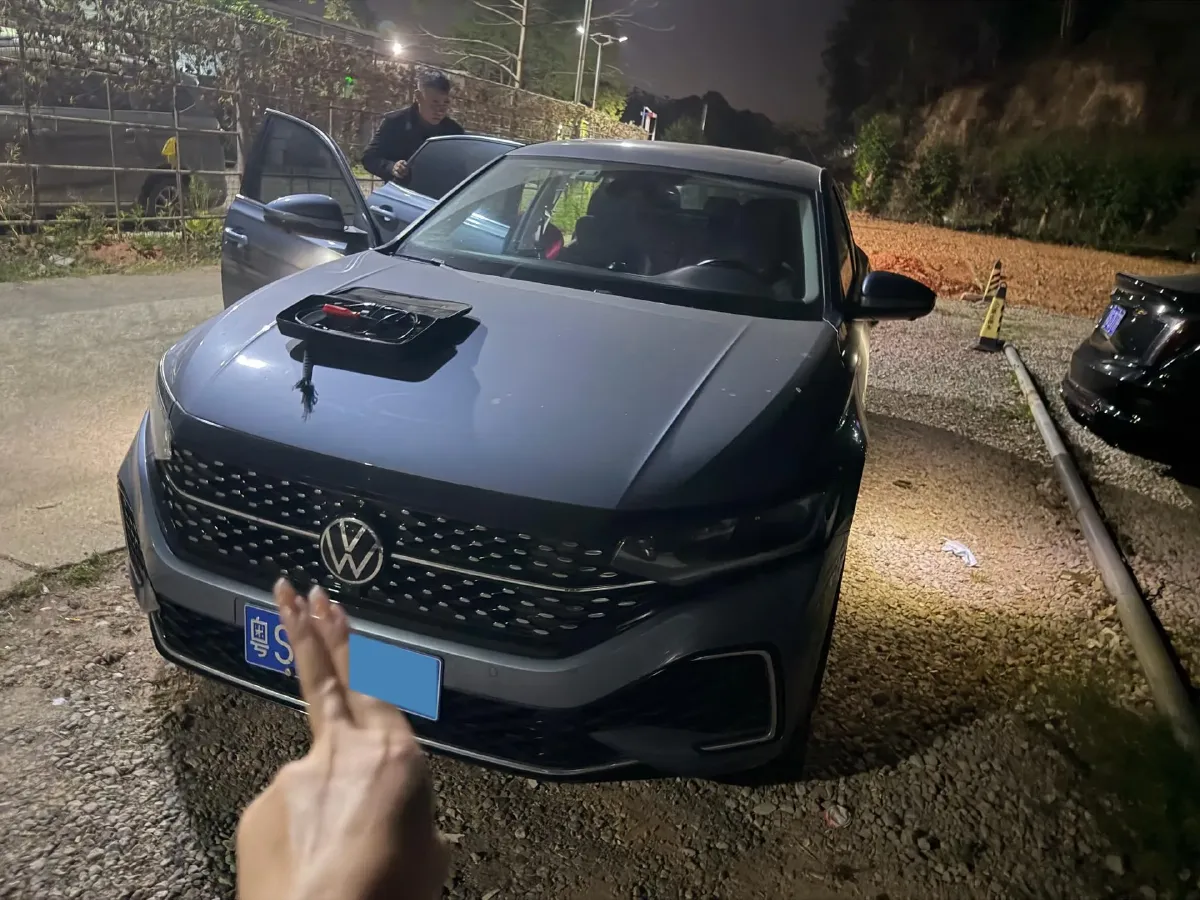 2021 Volkswagen Passat 2.0T 186HP L4 7DCT,autocango,china used car exporter,china ev exporter,chinese used car exporter,chinese used ev exporter