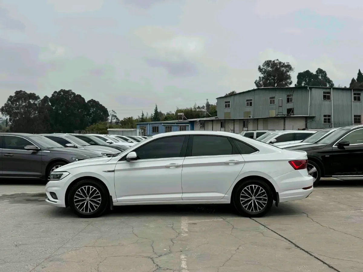 2019 Volkswagen Sagitar 1.2T 116HP L4 5MT,autocango,china used car exporter,china ev exporter,chinese used car exporter,chinese used ev exporter