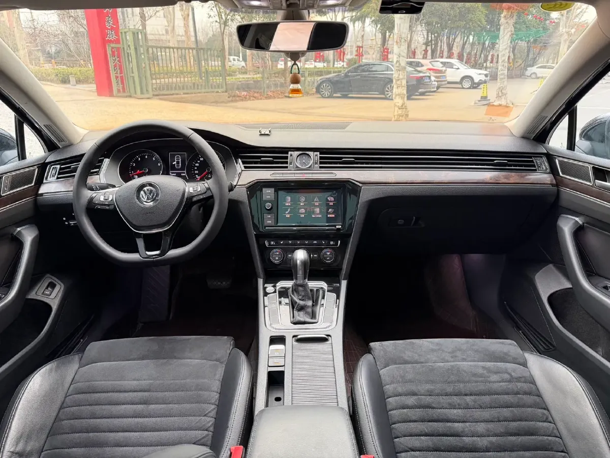 2018 Volkswagen Magotan 1.8T 180HP L4 7DCT,autocango,china used car exporter,china ev exporter,chinese used car exporter,chinese used ev exporter