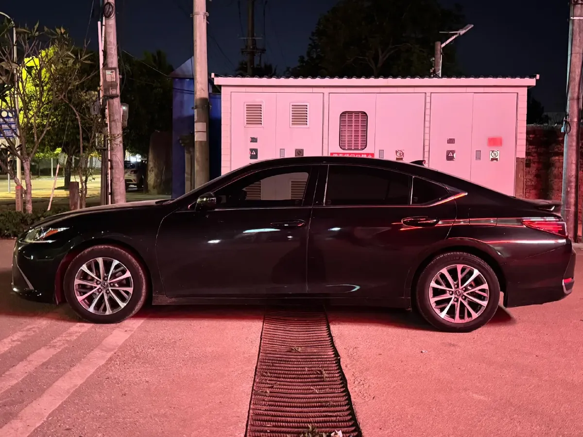 2023 Lexus ES 2.0L 173HP L4 CVT,autocango,china used car exporter,china ev exporter,chinese used car exporter,chinese used ev exporter