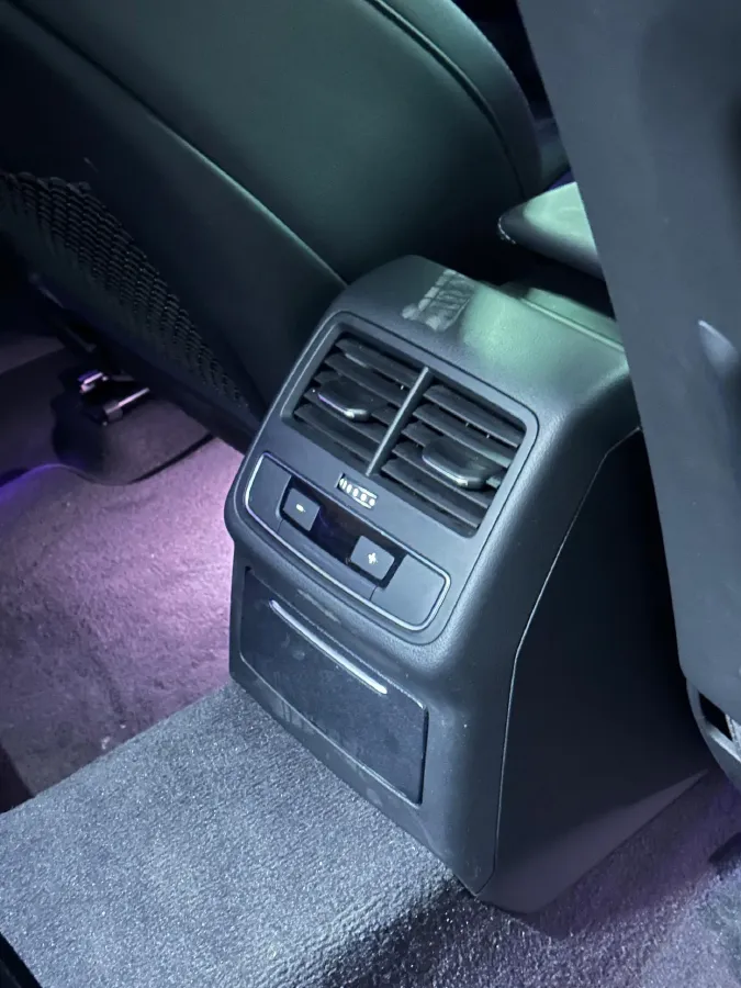 2022 Audi A4L 2.0T 190HP L4 7DCT,autocango,china used car exporter,china ev exporter,chinese used car exporter,chinese used ev exporter