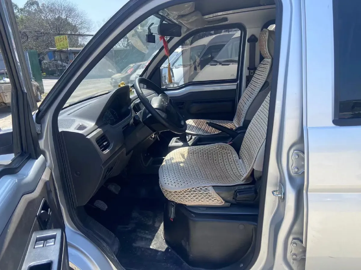 2023 WuLing RongGuang New Truck 1.5L 102HP L4 5MT,autocango,china used car exporter,china ev exporter,chinese used car exporter,chinese used ev exporter