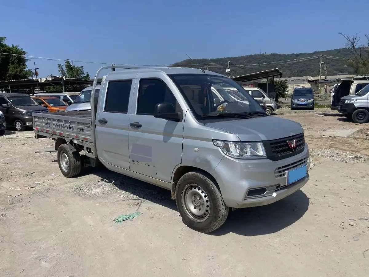 2023 WuLing RongGuang New Truck 1.5L 102HP L4 5MT,autocango,china used car exporter,china ev exporter,chinese used car exporter,chinese used ev exporter