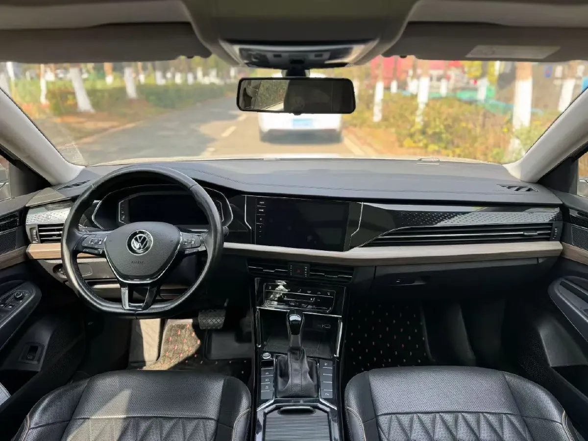 2020 Volkswagen Passat 2.0T 186HP L4 7DCT,autocango,china used car exporter,china ev exporter,chinese used car exporter,chinese used ev exporter