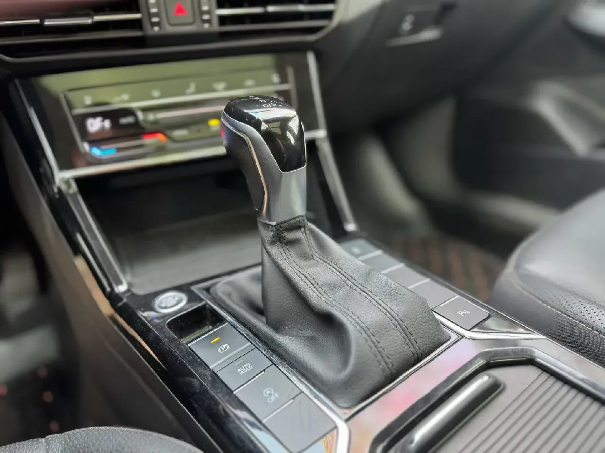 2020 Volkswagen Passat 2.0T 186HP L4 7DCT,autocango,china used car exporter,china ev exporter,chinese used car exporter,chinese used ev exporter