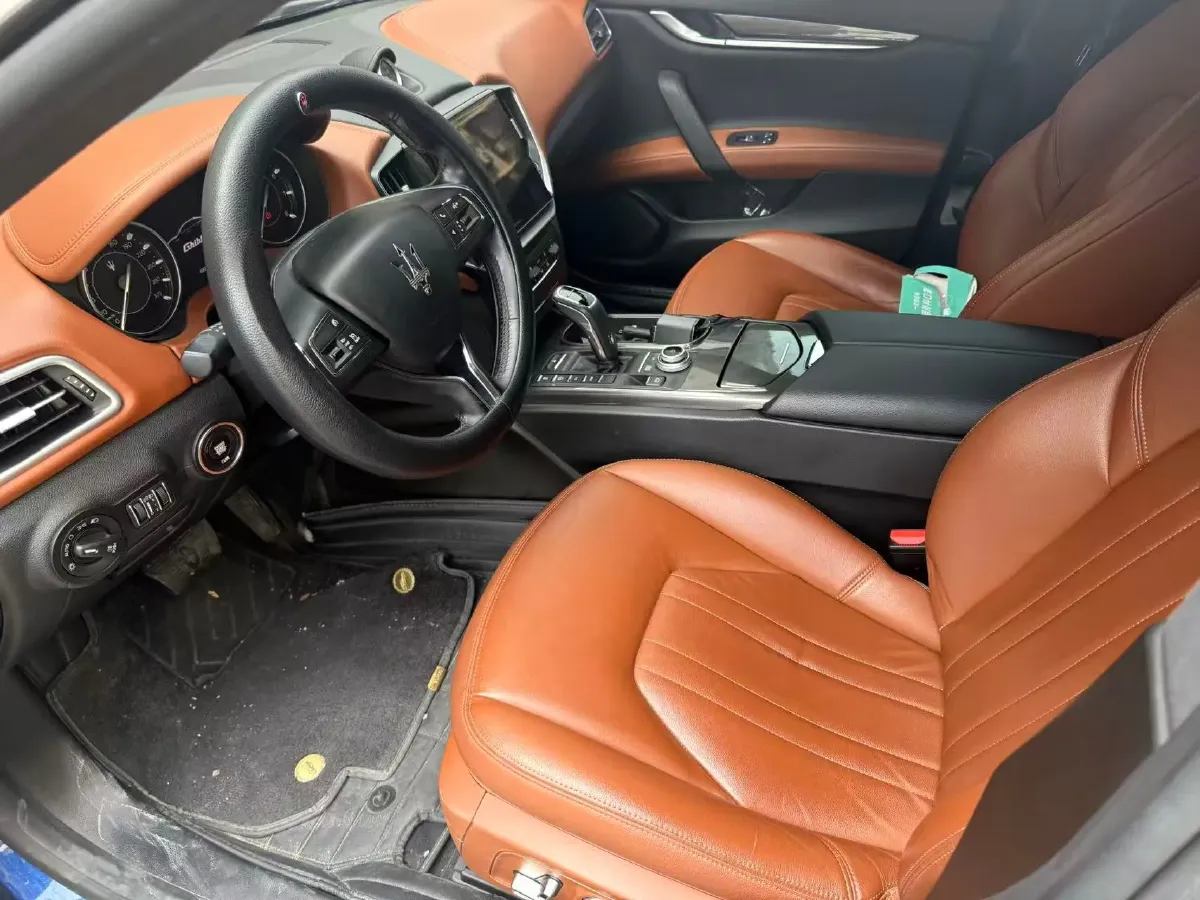2021 Maserati Ghibli 2.0T 330HP L4 8AT,autocango,china used car exporter,china ev exporter,chinese used car exporter,chinese used ev exporter