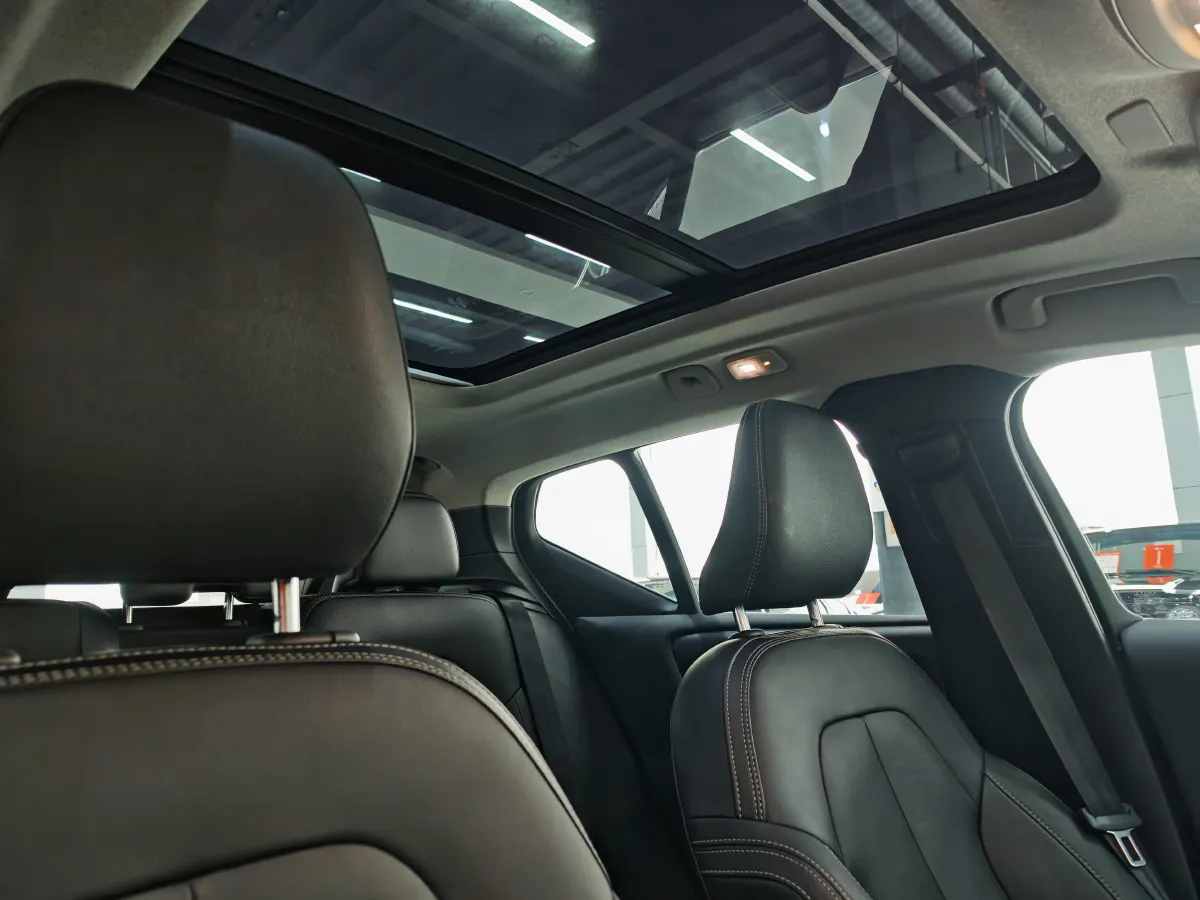 2024 Volvo XC40 2.0T 197HP L4 7DCT,autocango,china used car exporter,china ev exporter,chinese used car exporter,chinese used ev exporter