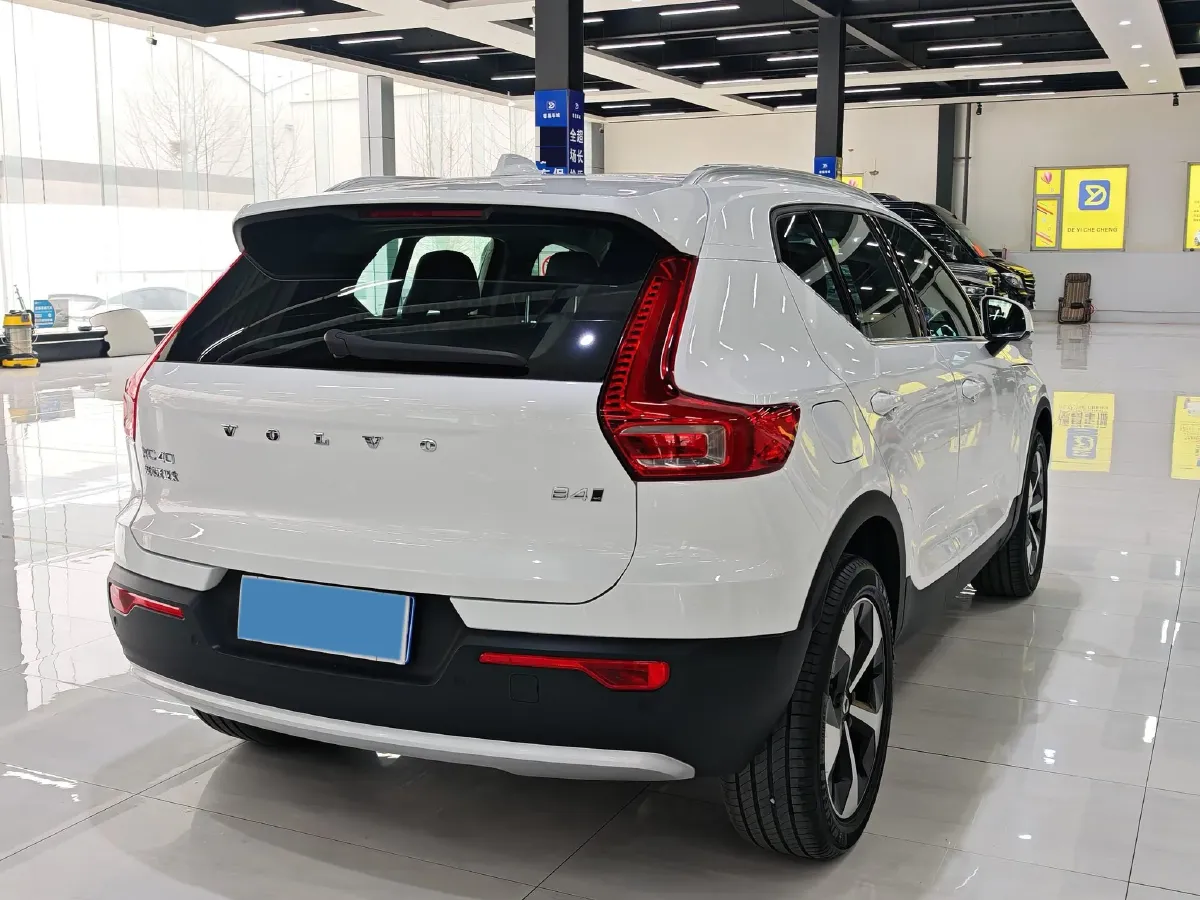 2024 Volvo XC40 2.0T 197HP L4 7DCT,autocango,china used car exporter,china ev exporter,chinese used car exporter,chinese used ev exporter
