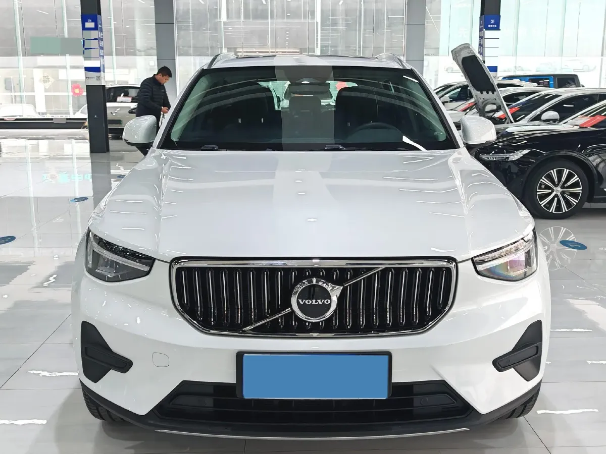 2024 Volvo XC40 2.0T 197HP L4 7DCT,autocango,china used car exporter,china ev exporter,chinese used car exporter,chinese used ev exporter