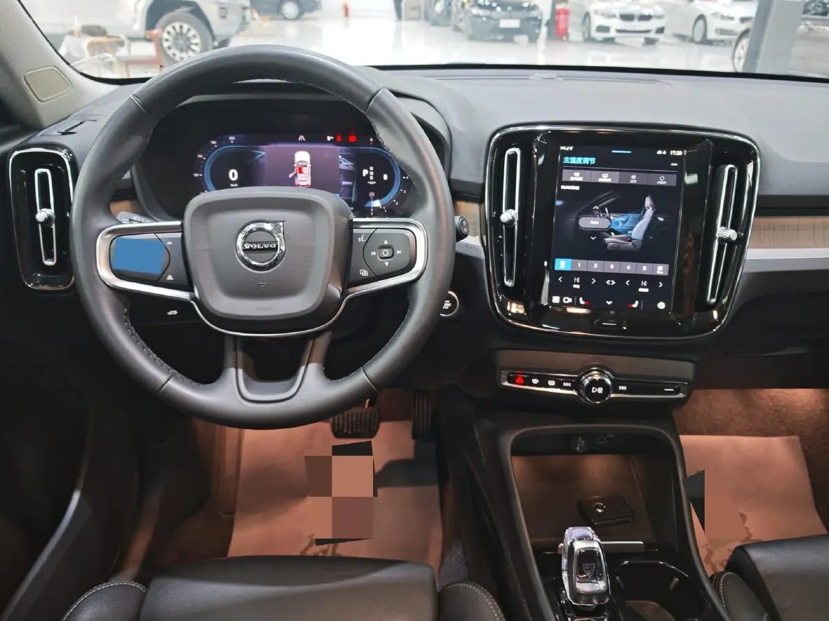 2024 Volvo XC40 2.0T 197HP L4 7DCT,autocango,china used car exporter,china ev exporter,chinese used car exporter,chinese used ev exporter