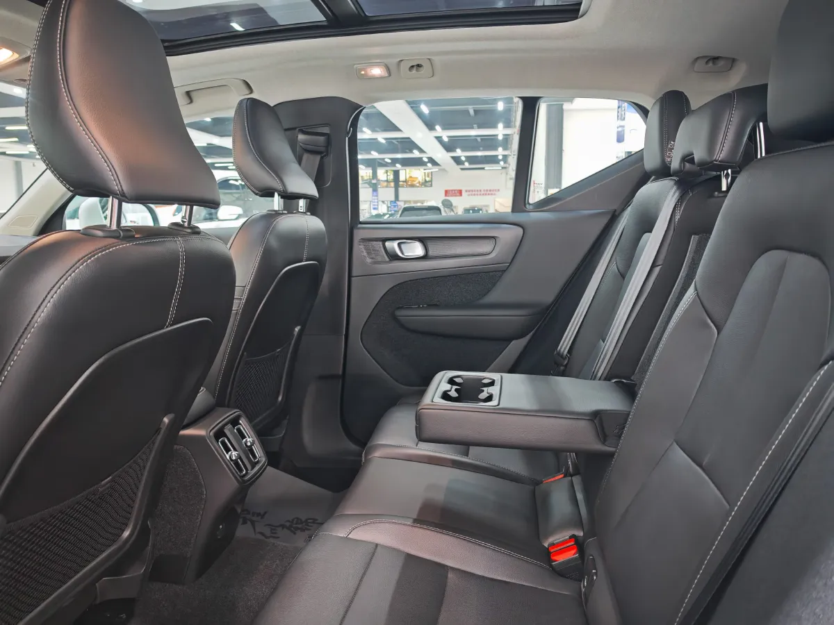 2024 Volvo XC40 2.0T 197HP L4 7DCT,autocango,china used car exporter,china ev exporter,chinese used car exporter,chinese used ev exporter