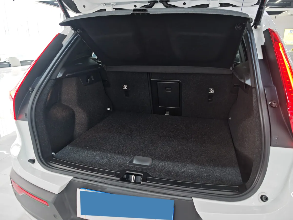 2024 Volvo XC40 2.0T 197HP L4 7DCT,autocango,china used car exporter,china ev exporter,chinese used car exporter,chinese used ev exporter