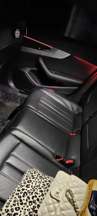 2022 Audi A4L 2.0T 190HP L4 7DCT,autocango,china used car exporter,china ev exporter,chinese used car exporter,chinese used ev exporter