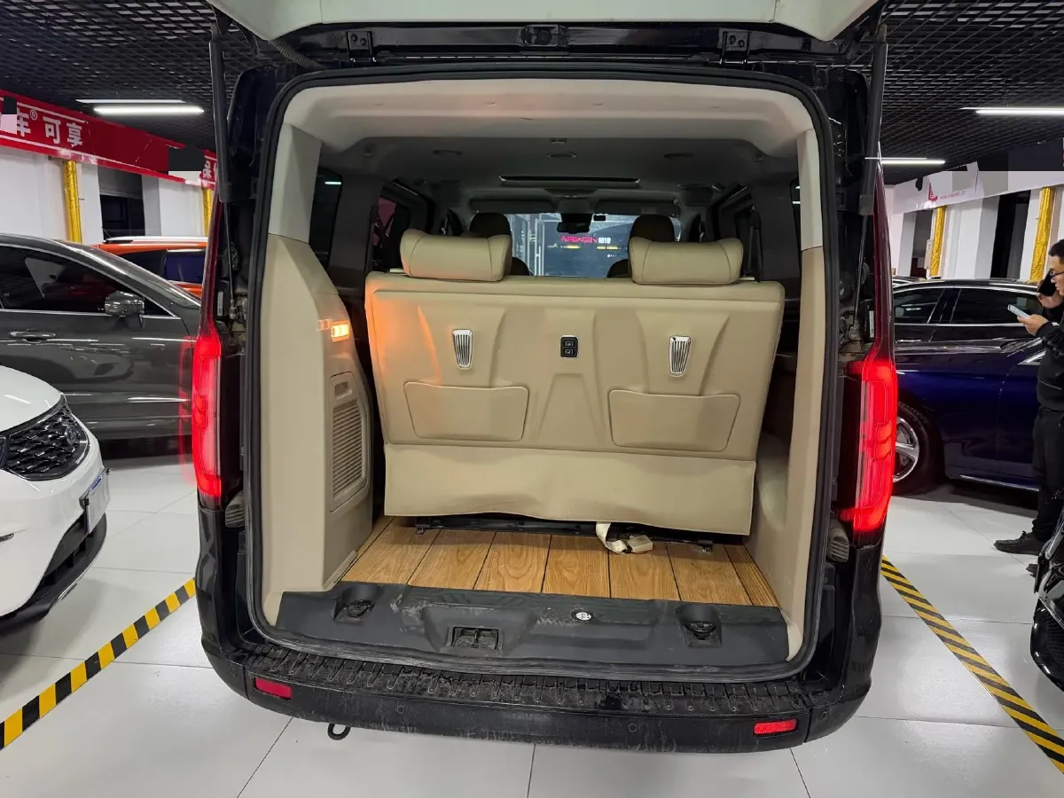 2023 Ford Tourneo 2.0T 220HP L4 9AT,autocango,china used car exporter,china ev exporter,chinese used car exporter,chinese used ev exporter