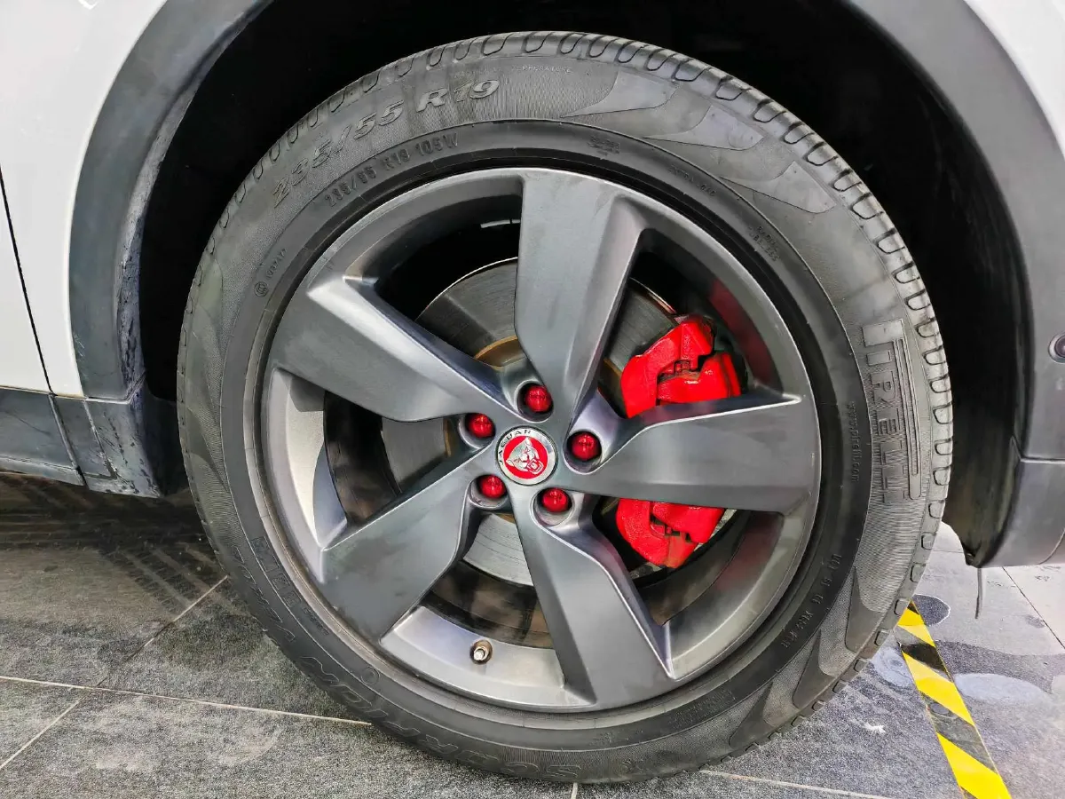 2018 Jaguar E-PACE 2.0T 249HP L4 9AT,autocango,china used car exporter,china ev exporter,chinese used car exporter,chinese used ev exporter