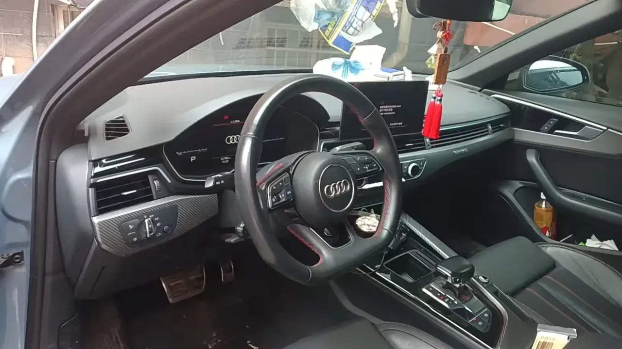 2022 Audi A4L 2.0T 190HP L4 7DCT,autocango,china used car exporter,china ev exporter,chinese used car exporter,chinese used ev exporter