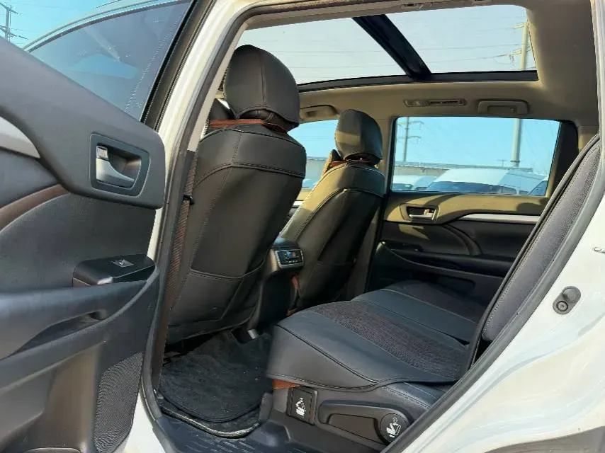 2017 Toyota Highlander 2.0T 220HP L4 6AT,autocango,china used car exporter,china ev exporter,chinese used car exporter,chinese used ev exporter