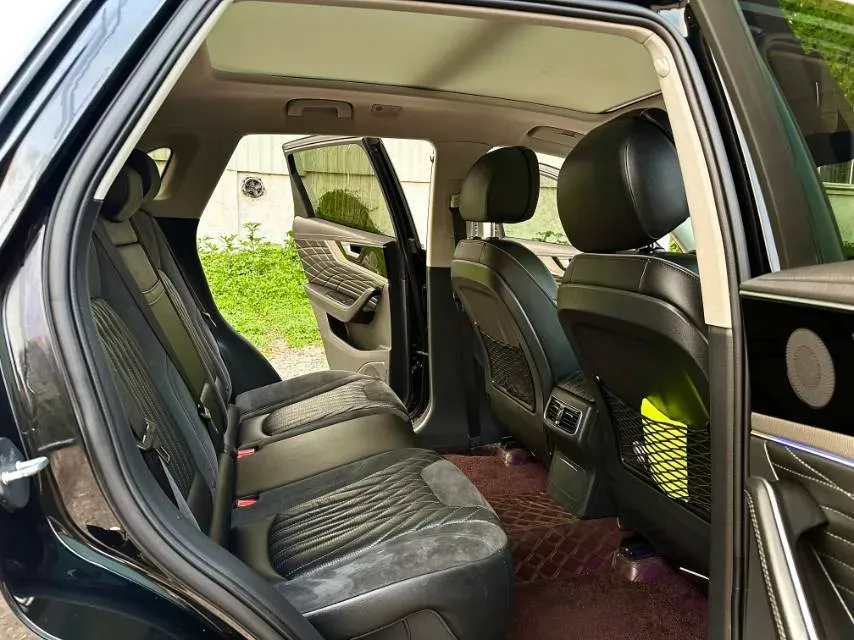 2022 HongQi HS5 2.0T 224HP L4 6AT,autocango,china used car exporter,china ev exporter,chinese used car exporter,chinese used ev exporter