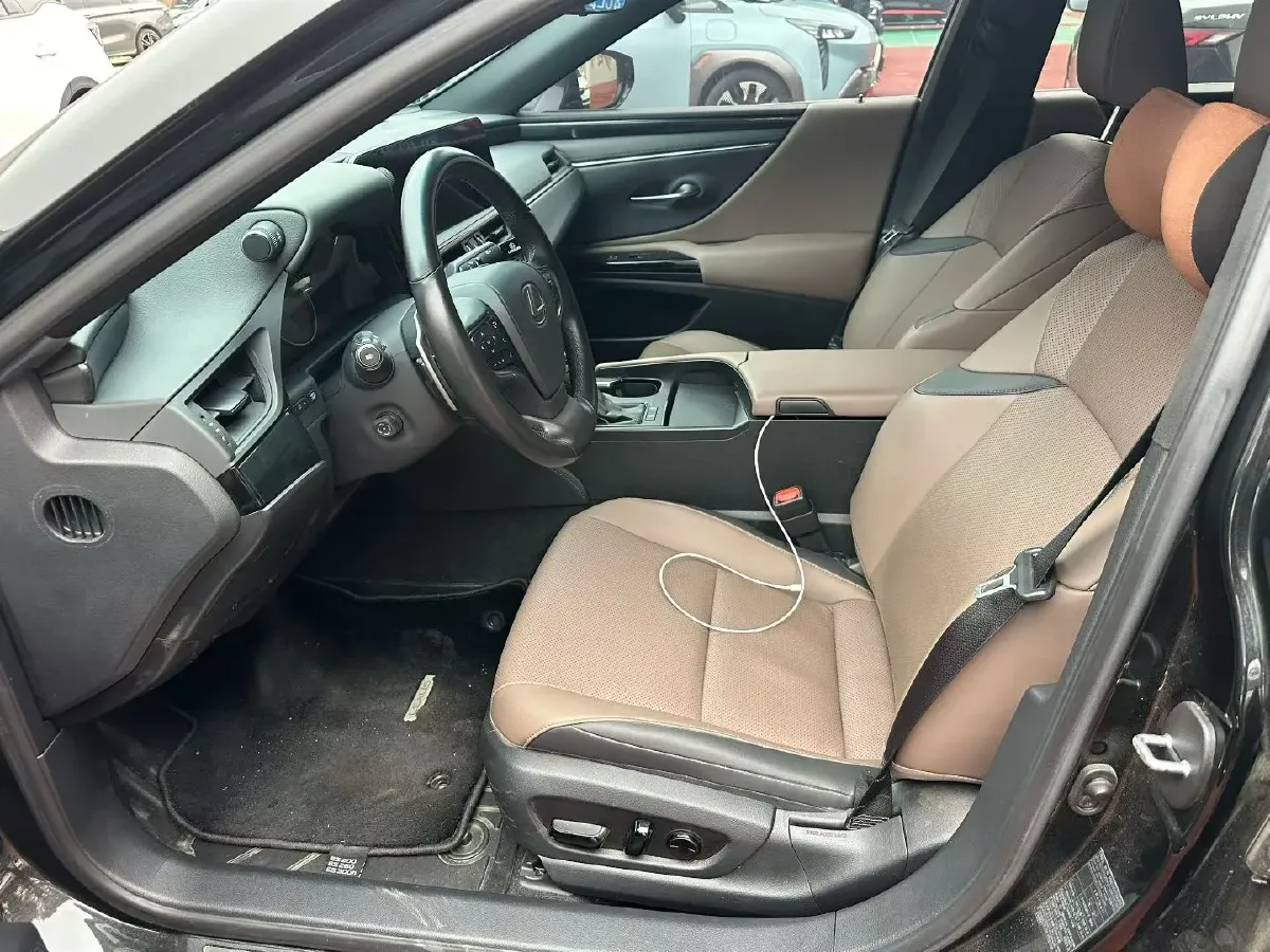 2023 Lexus ES 2.0L 173HP L4 CVT,autocango,china used car exporter,china ev exporter,chinese used car exporter,chinese used ev exporter