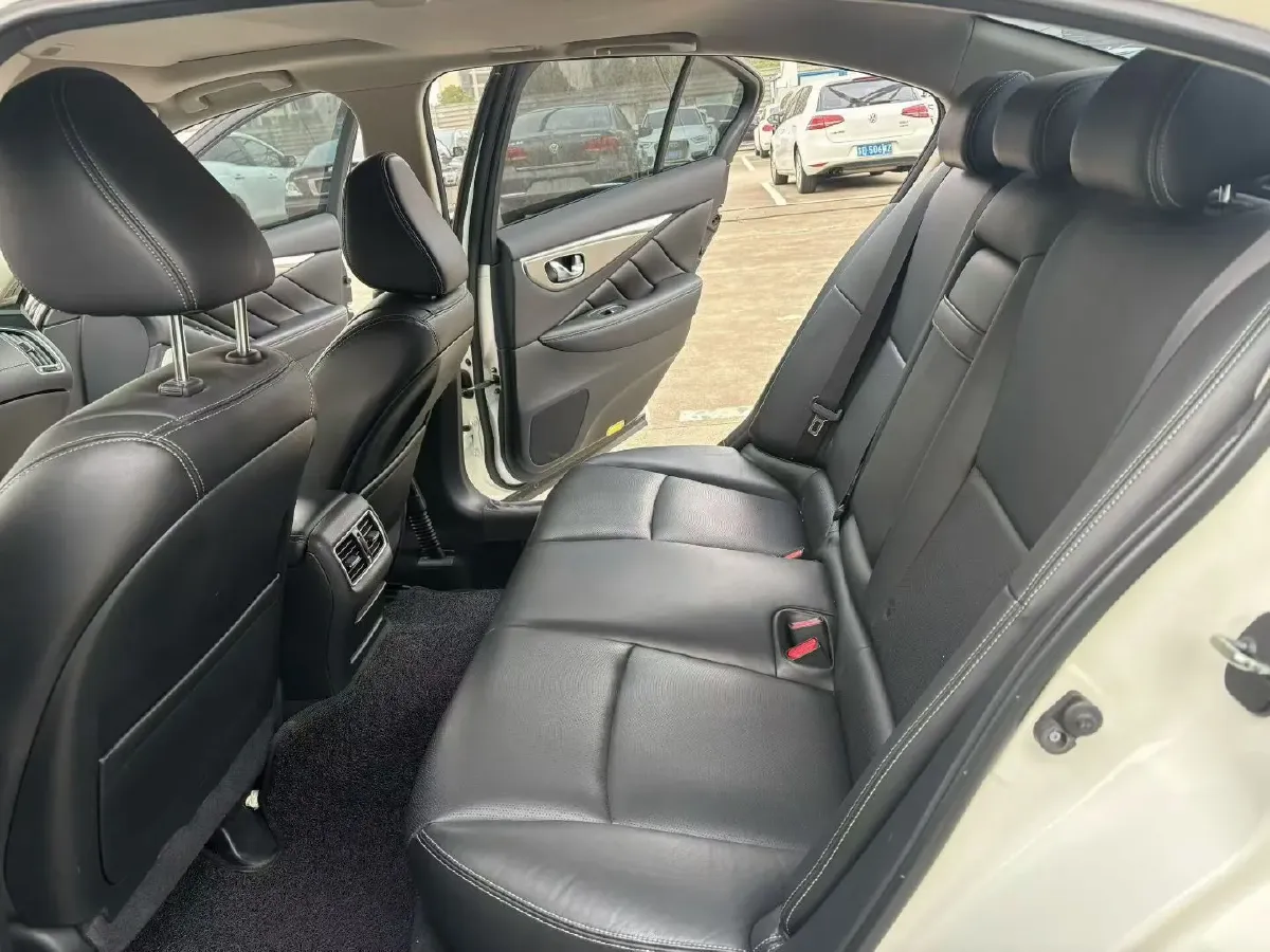 2018 Jeep Grand Commander 2.0T 265HP L4 9AT,autocango,china used car exporter,china ev exporter,chinese used car exporter,chinese used ev exporter