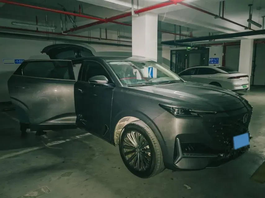 2021 ChangAn UNI-K 2.0T 233HP L4 8AT,autocango,china used car exporter,china ev exporter,chinese used car exporter,chinese used ev exporter