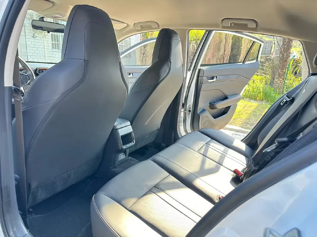 2023 DongFeng Aeolus YiXuan 1.5L 125HP L4 6DCT,autocango,china used car exporter,china ev exporter,chinese used car exporter,chinese used ev exporter