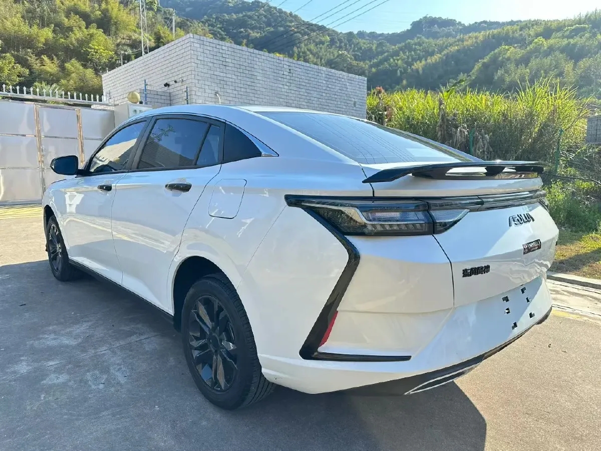 2023 DongFeng Aeolus YiXuan 1.5L 125HP L4 6DCT,autocango,china used car exporter,china ev exporter,chinese used car exporter,chinese used ev exporter