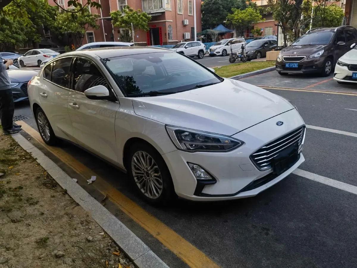 2020 Ford Focus 1.5T 174HP L3 8AT,autocango,china used car exporter,china ev exporter,chinese used car exporter,chinese used ev exporter