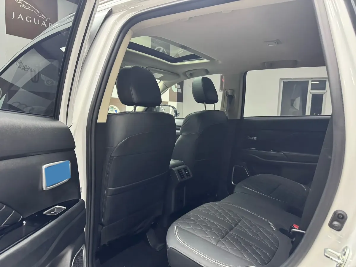 2021 Mitsubishi Outlander 2.0L 166HP L4 CVT,autocango,china used car exporter,china ev exporter,chinese used car exporter,chinese used ev exporter