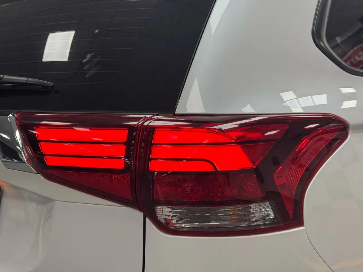 2021 Mitsubishi Outlander 2.0L 166HP L4 CVT,autocango,china used car exporter,china ev exporter,chinese used car exporter,chinese used ev exporter