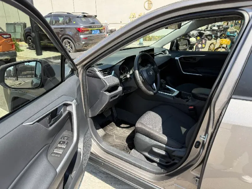 2023 Toyota RAV4 2.0L 171HP L4 CVT,autocango,china used car exporter,china ev exporter,chinese used car exporter,chinese used ev exporter
