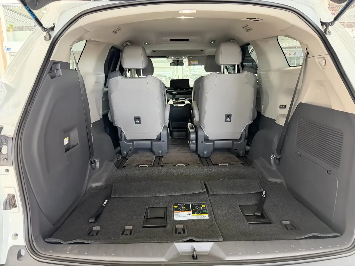 2024 Toyota Sienna 2.5L 189HP L4 E-CVT Hybrid,autocango,china used car exporter,china ev exporter,chinese used car exporter,chinese used ev exporter