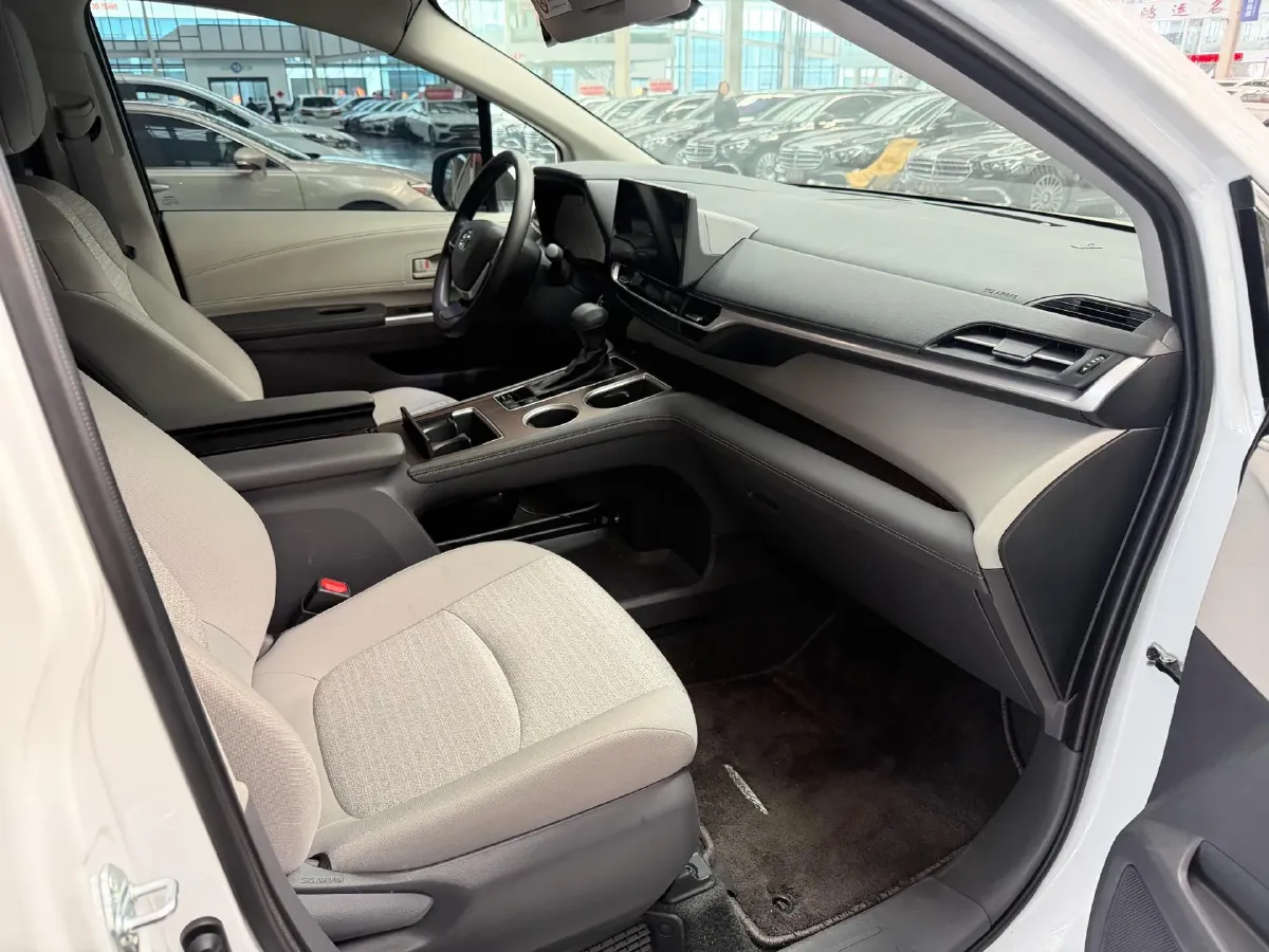 2024 Toyota Sienna 2.5L 189HP L4 E-CVT Hybrid,autocango,china used car exporter,china ev exporter,chinese used car exporter,chinese used ev exporter