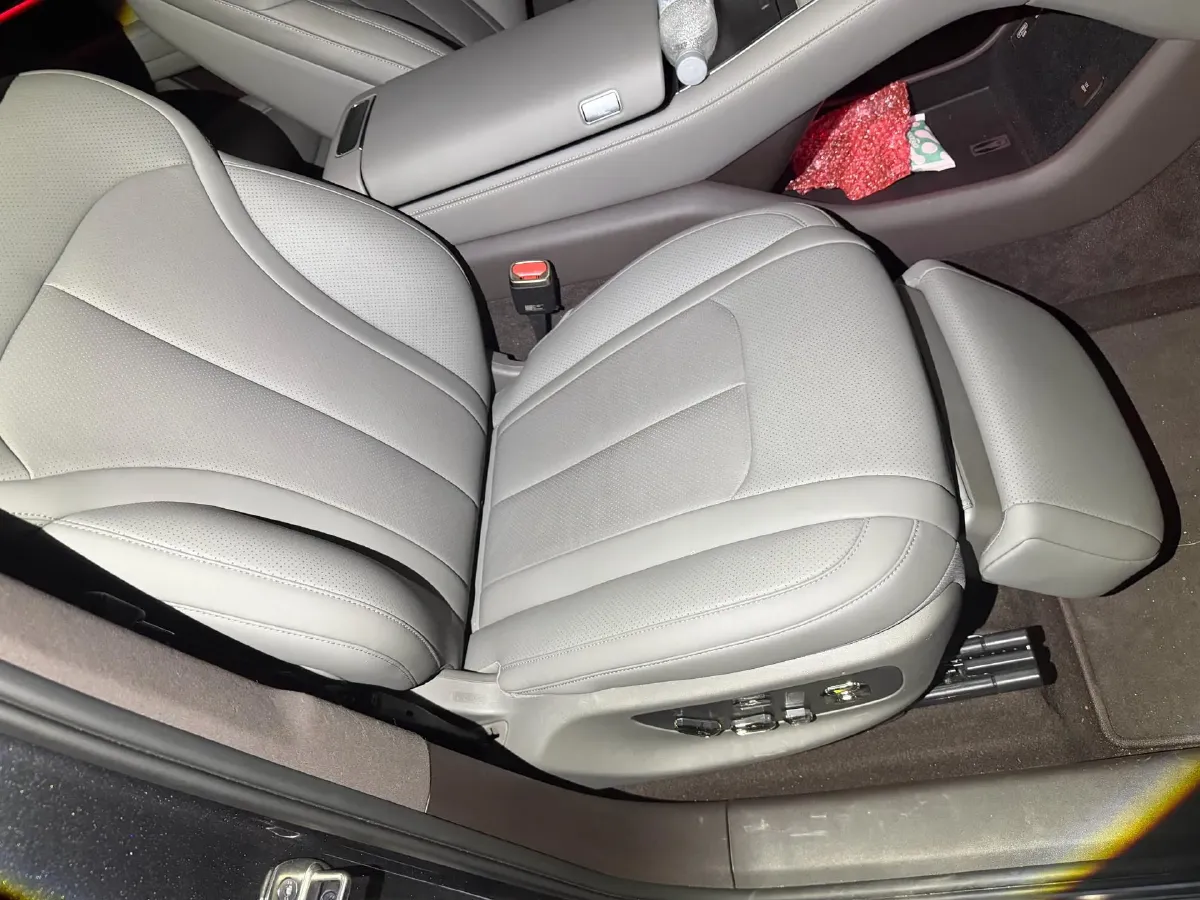 2025 Denza DenzaN9 2.0T 207HP L4 E-CVT PHEV,autocango,china used car exporter,china ev exporter,chinese used car exporter,chinese used ev exporter