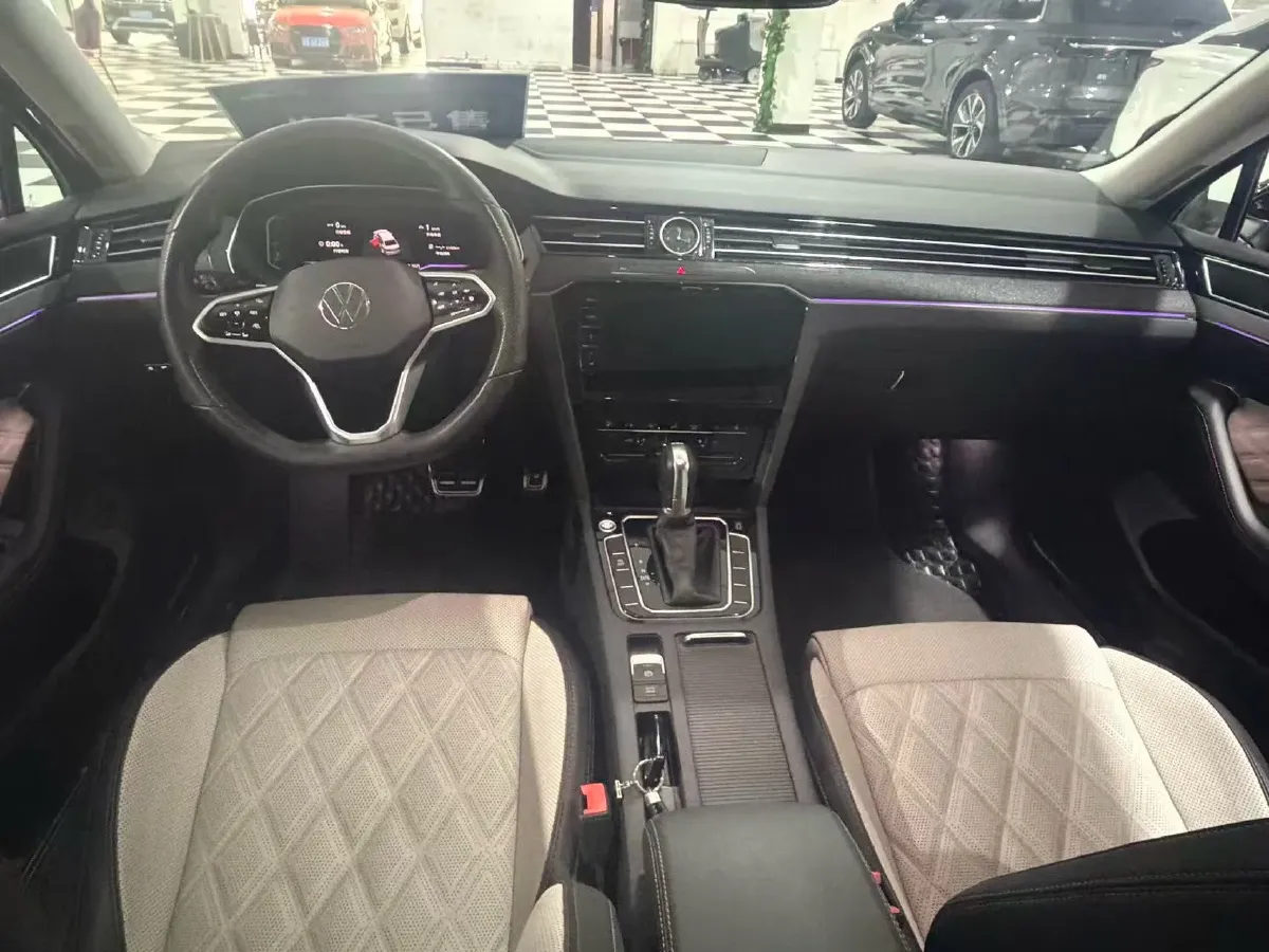 2023 Volkswagen Magotan 2.0T 186HP L4 7DCT,autocango,china used car exporter,china ev exporter,chinese used car exporter,chinese used ev exporter