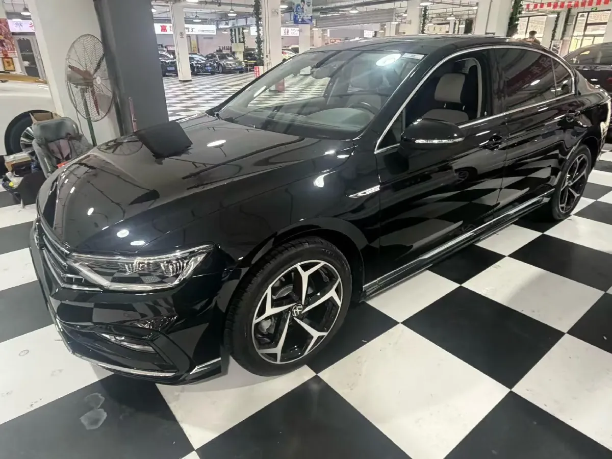 2023 Volkswagen Magotan 2.0T 186HP L4 7DCT,autocango,china used car exporter,china ev exporter,chinese used car exporter,chinese used ev exporter