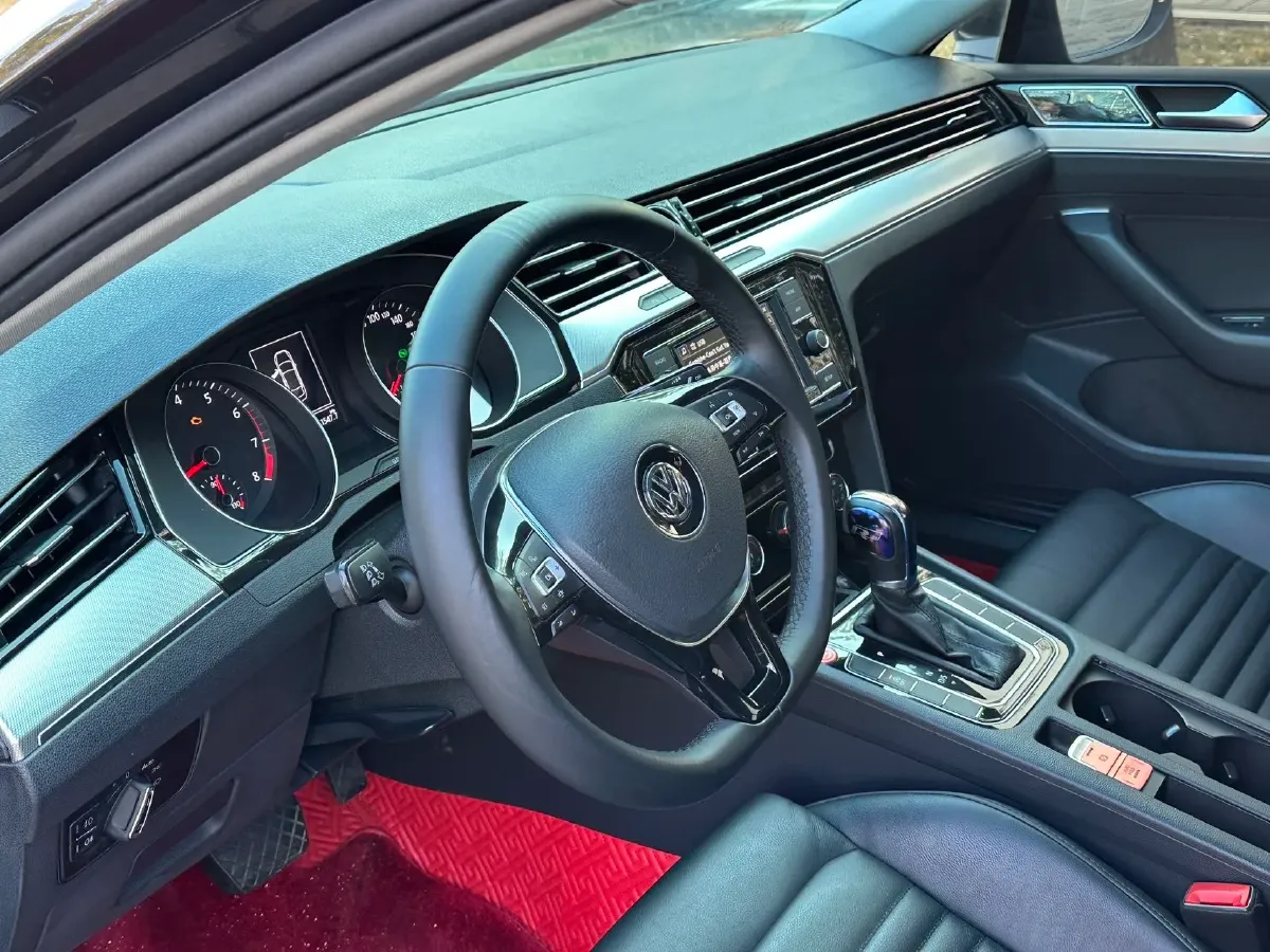 2018 Volkswagen Magotan 1.8T 180HP L4 7DCT,autocango,china used car exporter,china ev exporter,chinese used car exporter,chinese used ev exporter