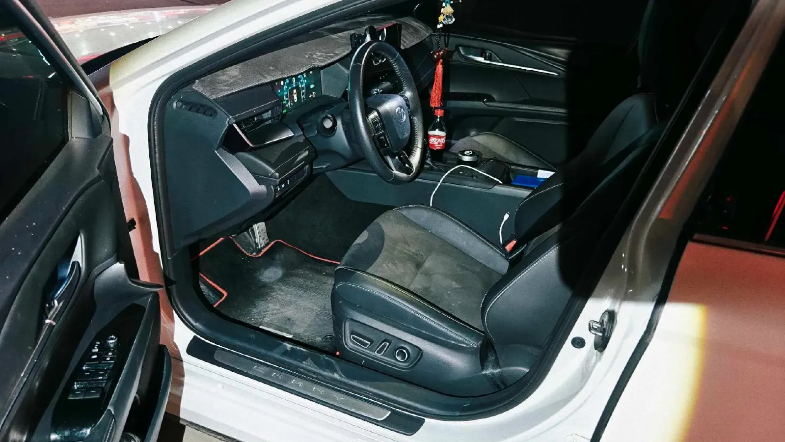 2024 Toyota Camry 2.0L 152HP L4 E-CVT Hybrid,autocango,china used car exporter,china ev exporter,chinese used car exporter,chinese used ev exporter